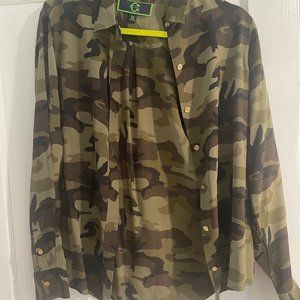 Size M C Wonder Silk Camo Blouse